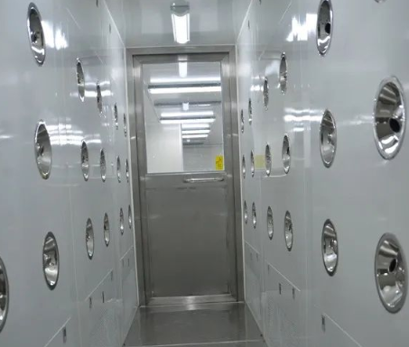 凈化風(fēng)淋室工程緩沖室及氣閘室三者有什么區(qū)別